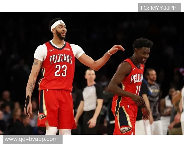 戴维斯攻防两端表现出色15投9中砍下26分12篮板5封盖压制火箭队