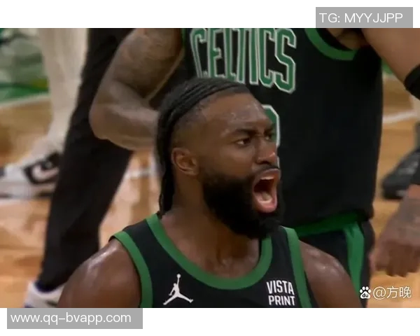 杰伦布朗首节表现惊艳全场5投全中砍下13分2助助力球队进攻