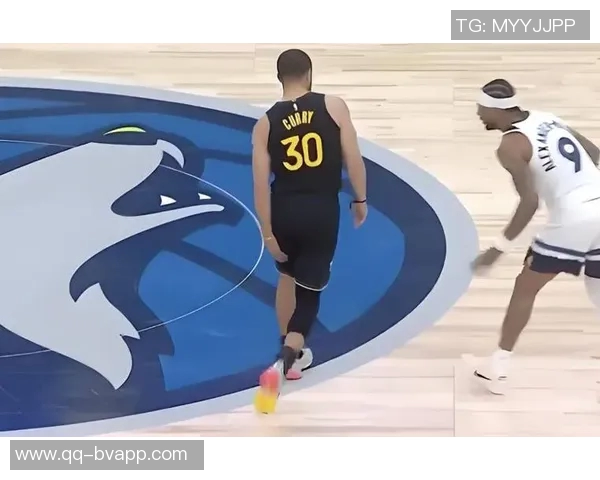 布克首节狂砍20分展现主动进攻态度防守端无所畏惧勇往直前 布克首节狂砍20分展现主动进攻态度防守端无所畏惧勇往直前