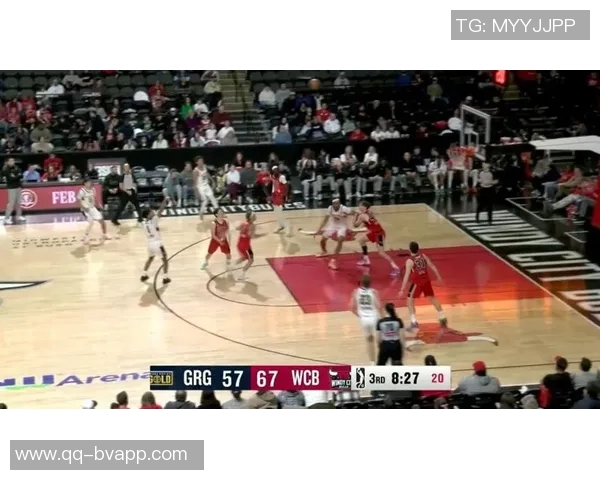 杨瀚森篮下突破遭遇防守犯规可惜罚球未能命中遗憾错失得分良机