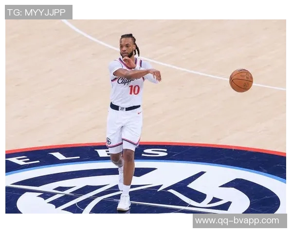 加兰复出展现强大火力半场8中4砍下18分并贡献3助攻罚球全中